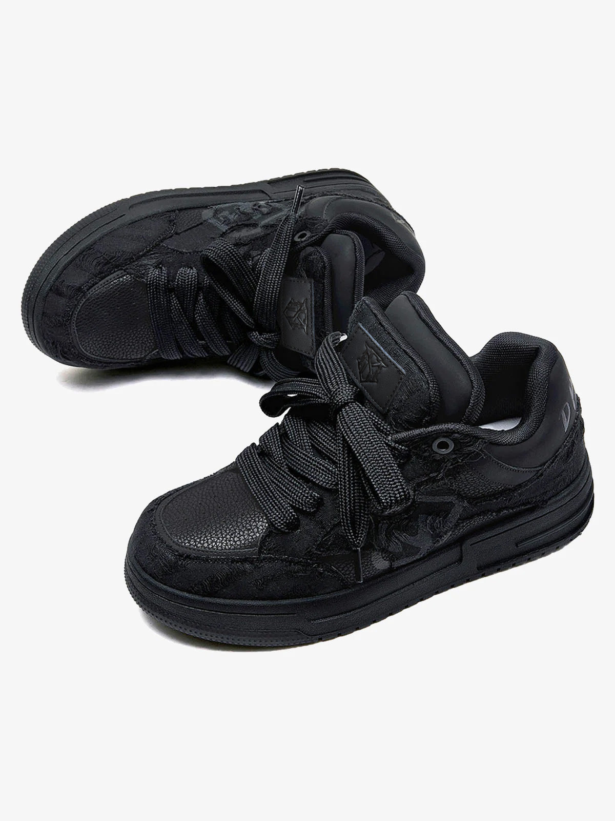 Baskets noires à lacets et détails effilochés – vue 5