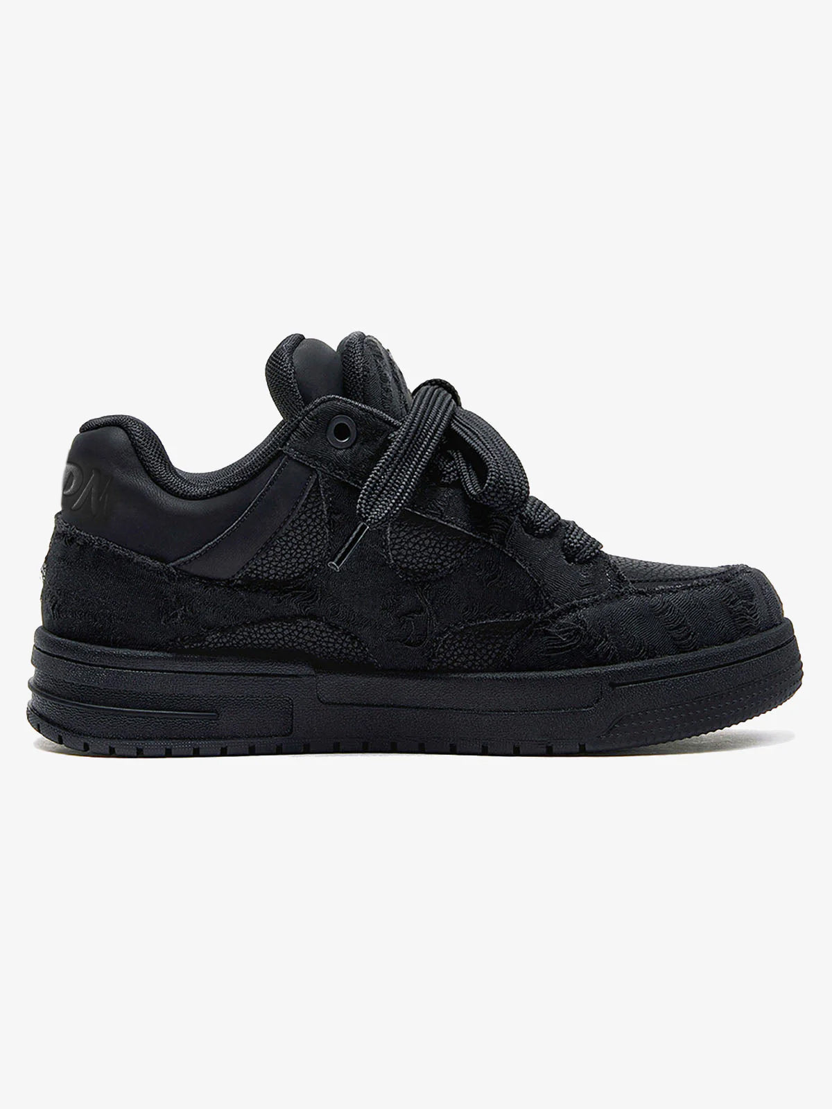 Baskets noires à lacets et détails effilochés – vue 6
