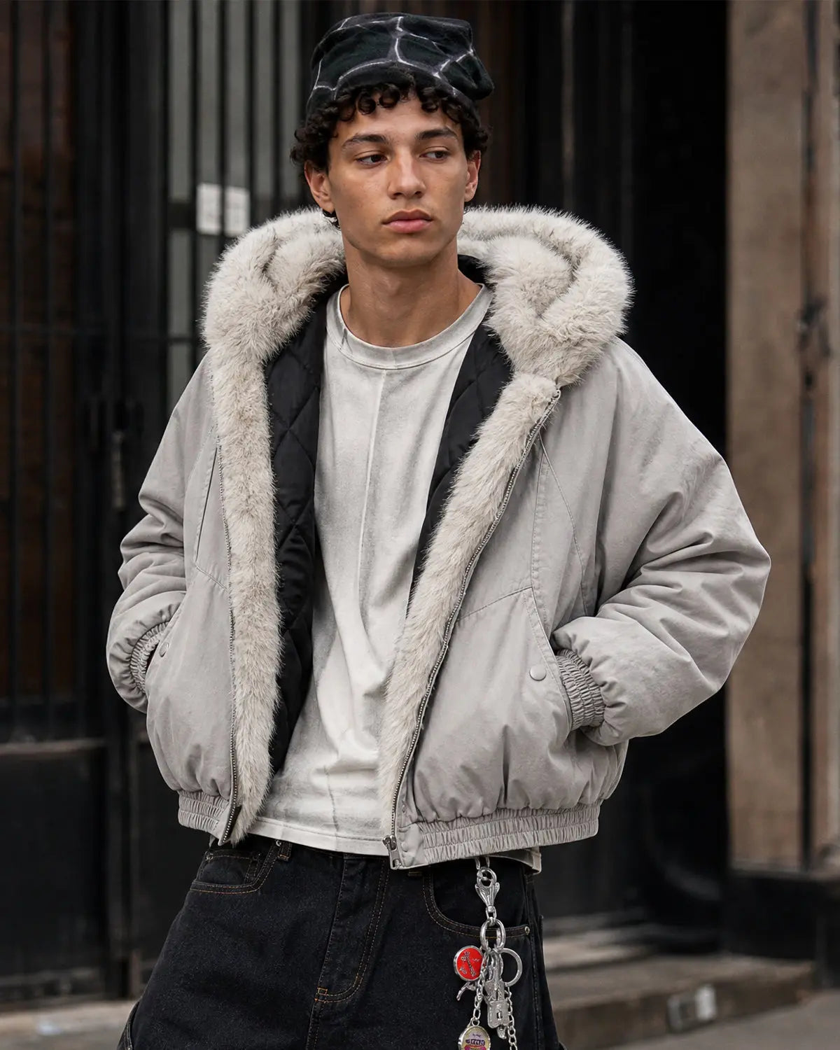 Blouson court zippé à capuche en fausse fourrure – vue 8