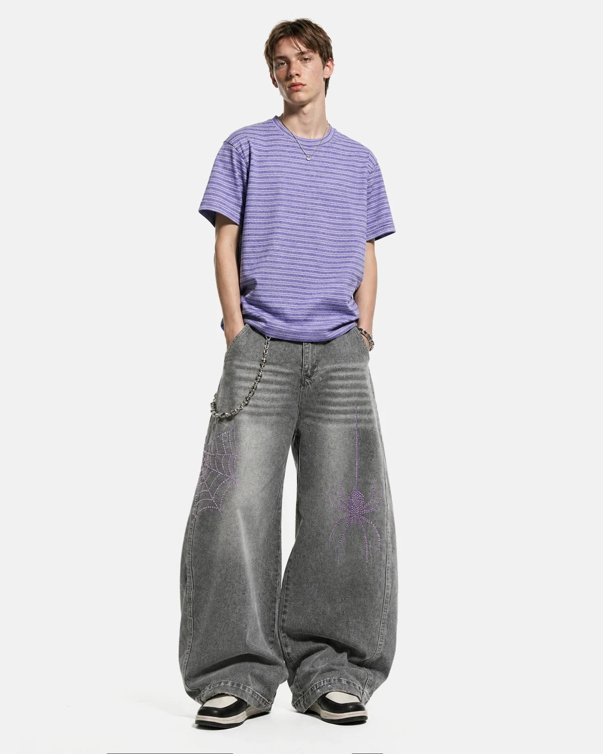 Jean baggy barrel gris à strass et motif araignée – vue 3