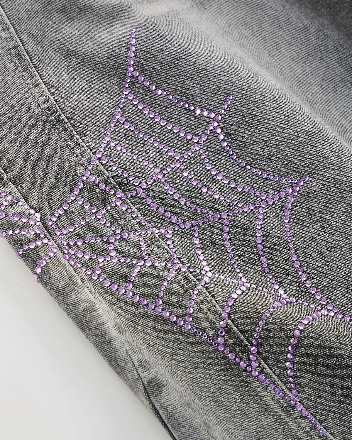 Jean baggy barrel gris à strass et motif araignée – vue 8