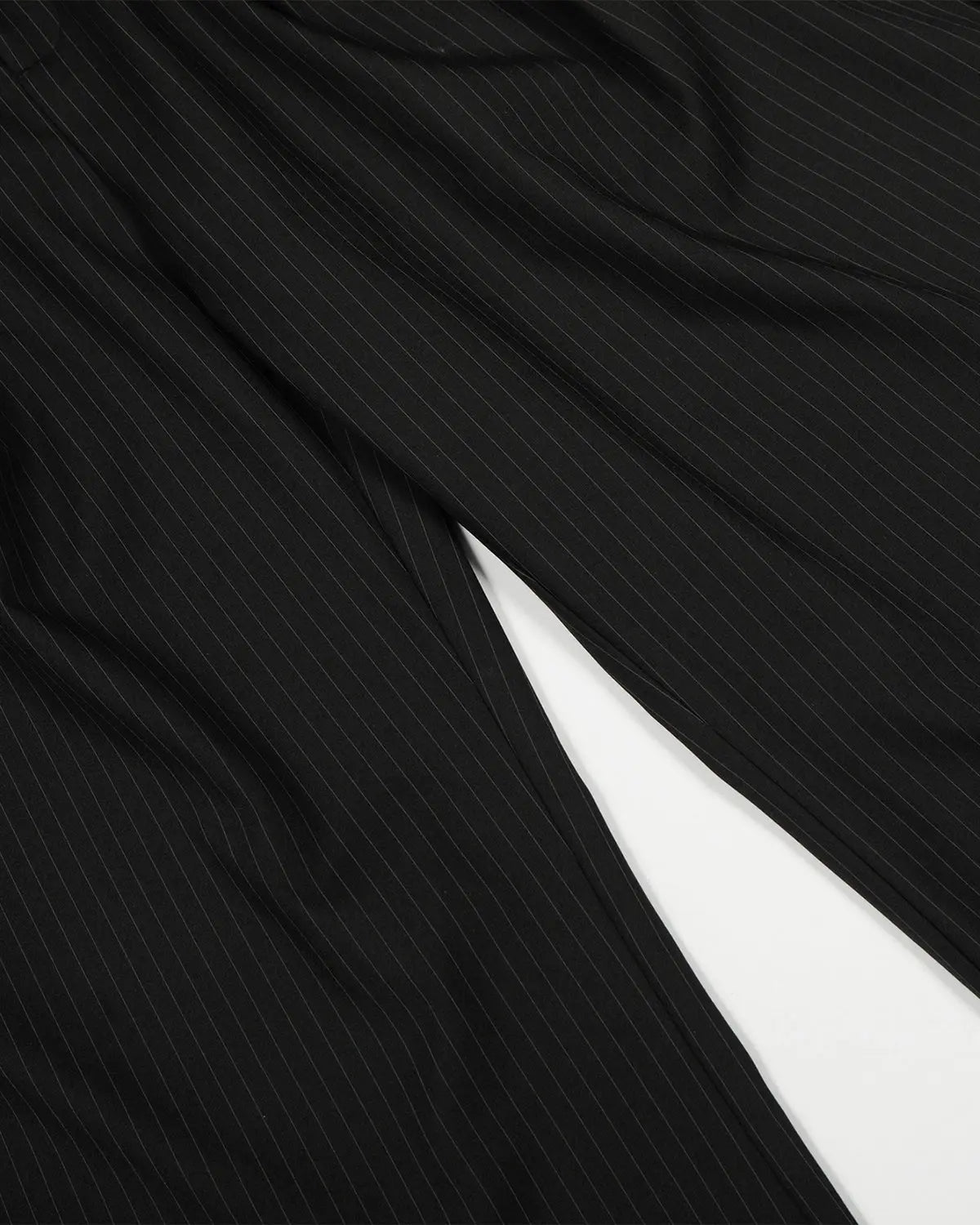 Pantalon noir à fines rayures coupe barrel – vue 10