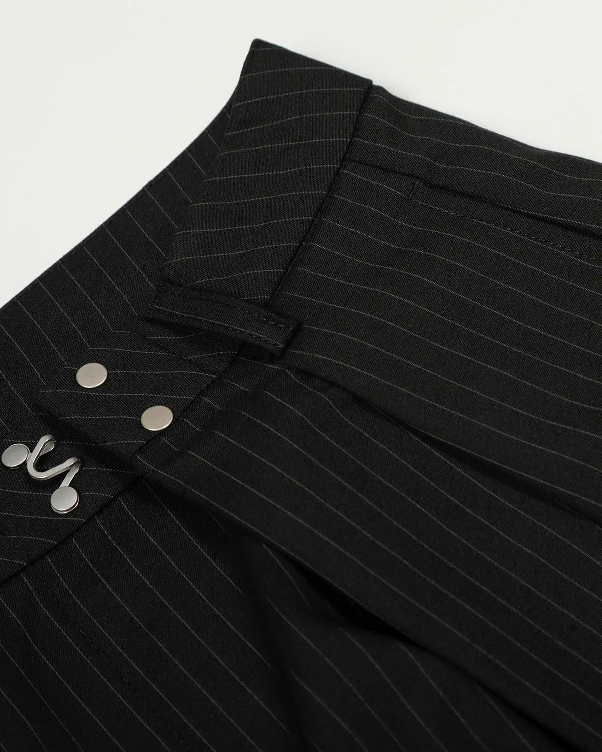 Pantalon noir à fines rayures coupe barrel – vue 9