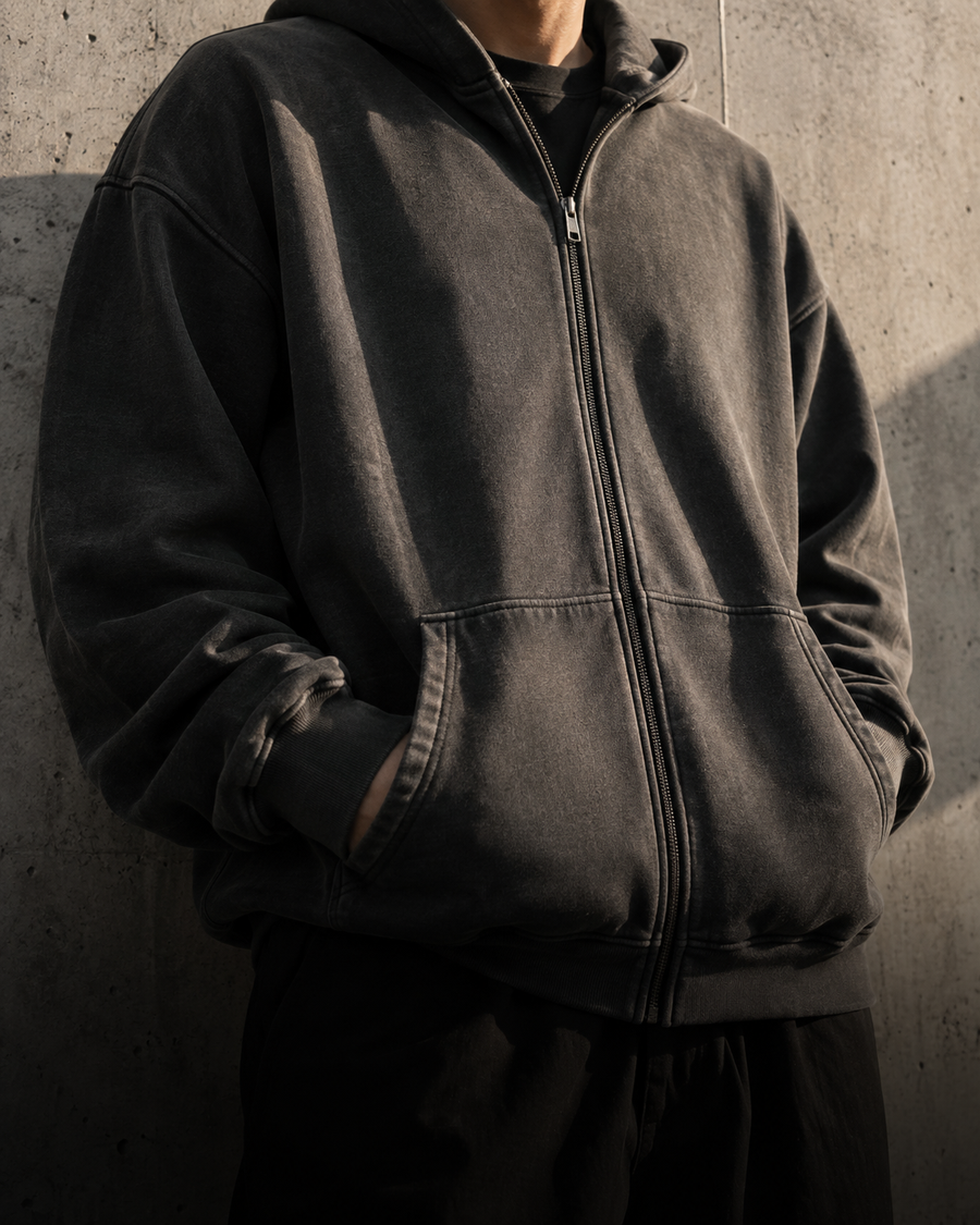 Hauts streetwear Le Clika : hoodie oversize en coton délavé.
