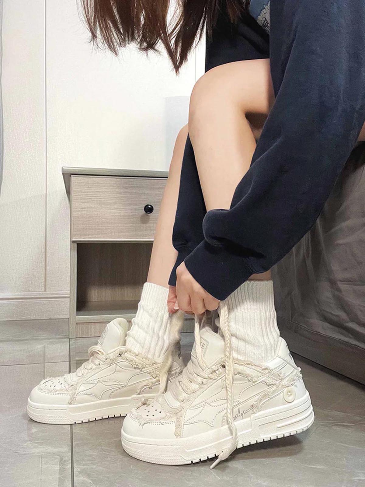 Baskets basses blanc crème à empiècements texturés – vue 2