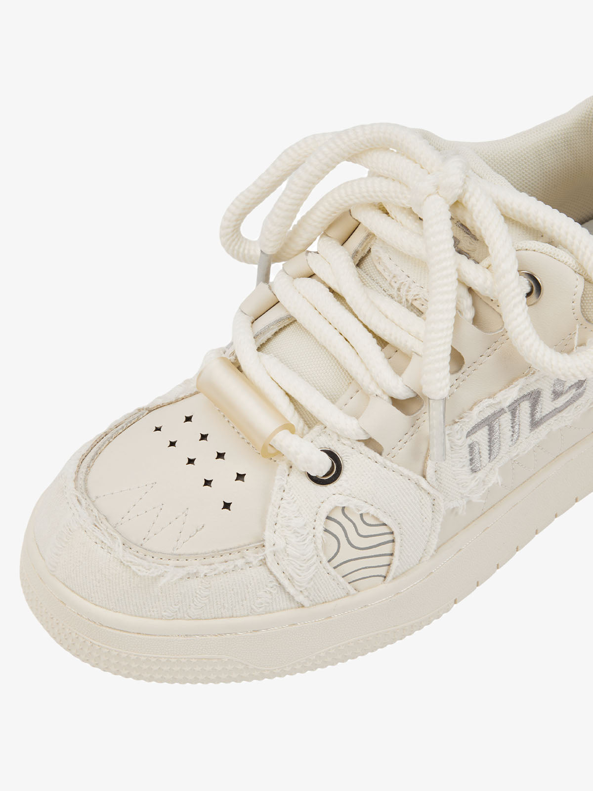 Baskets blanches à broderies et motifs lettrés – vue 7
