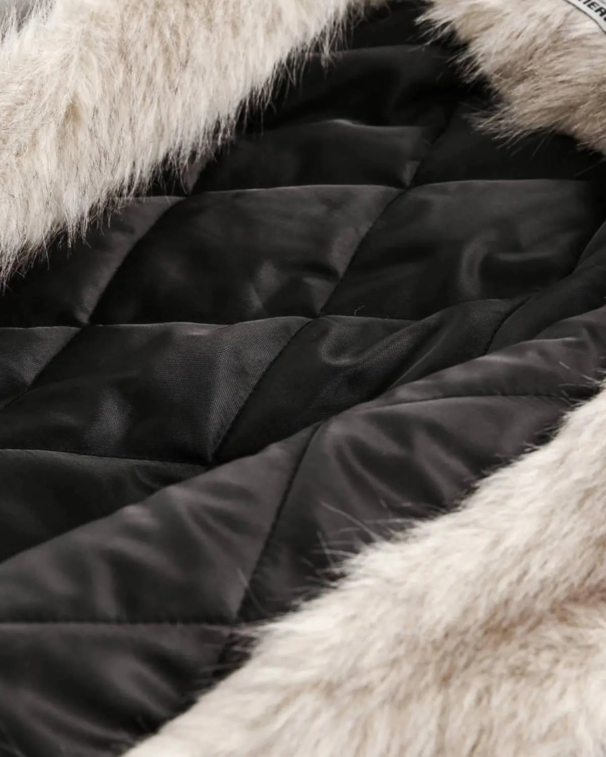 Blouson court zippé à capuche en fausse fourrure – vue 12