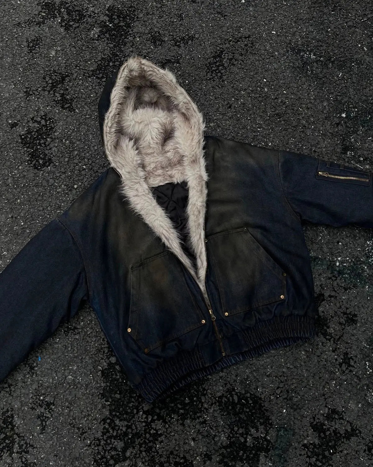 Blouson délavé à capuche bordée de fausse fourrure – vue 5