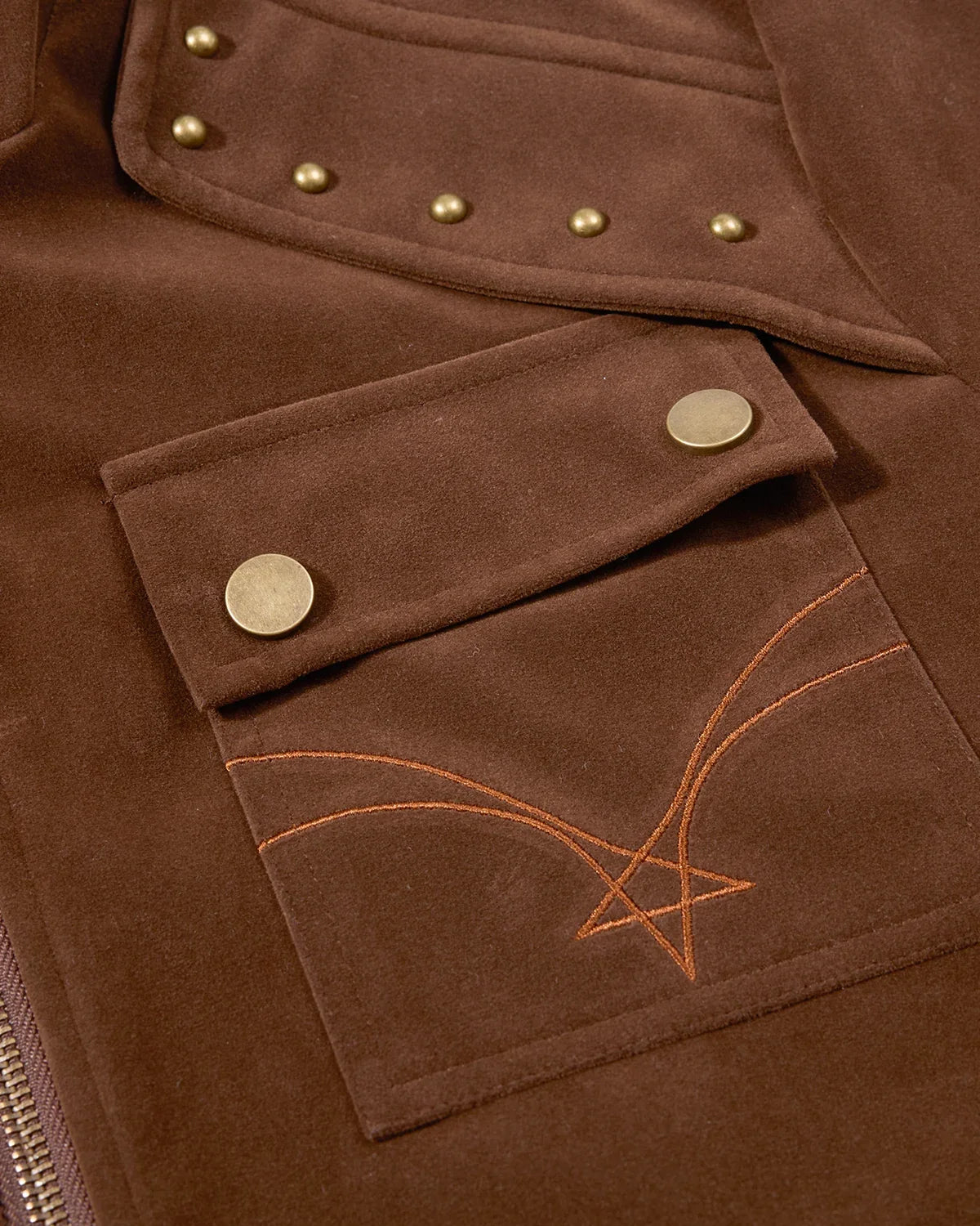 Blouson marron effet suédé à ceinture et clous – vue 6