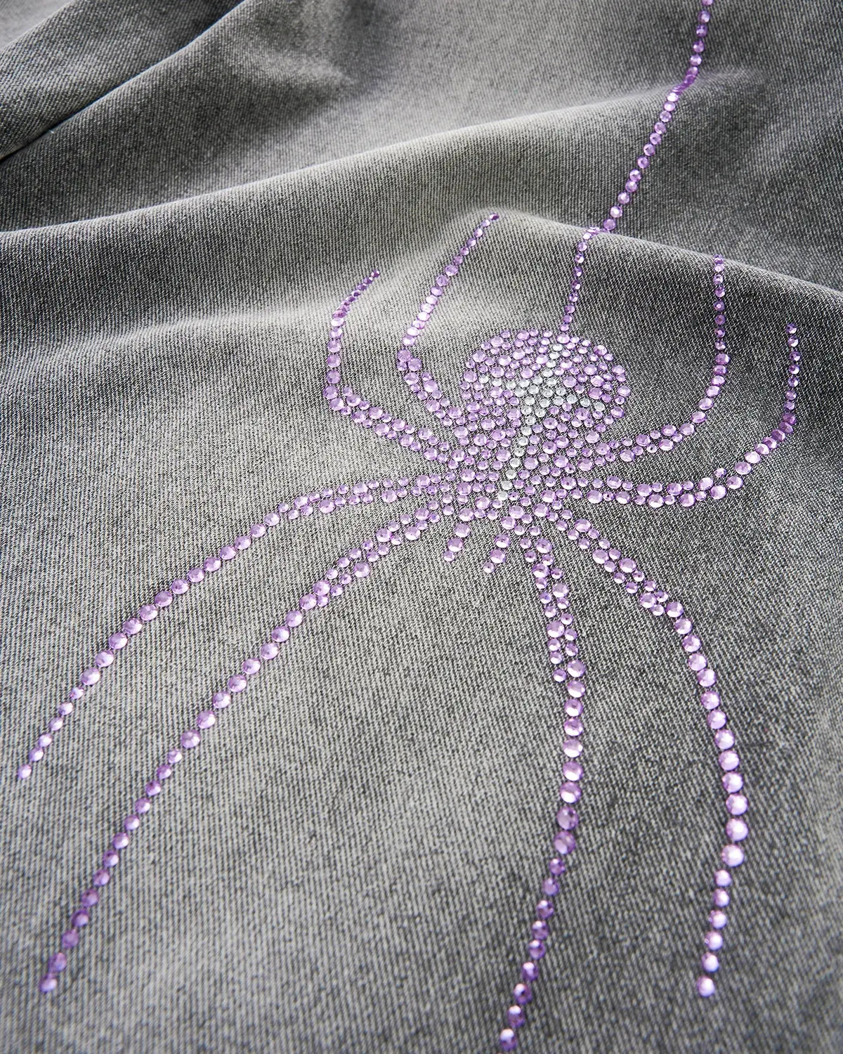 Jean baggy barrel gris à strass et motif araignée – vue 7
