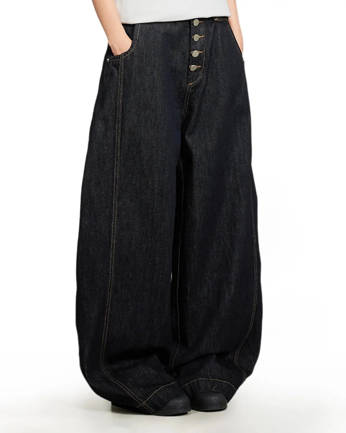 Jean baggy noir à boutons, coupe barrel – vue 3