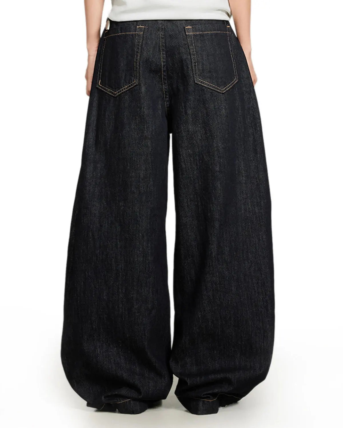 Jean baggy noir à boutons, coupe barrel – vue 4