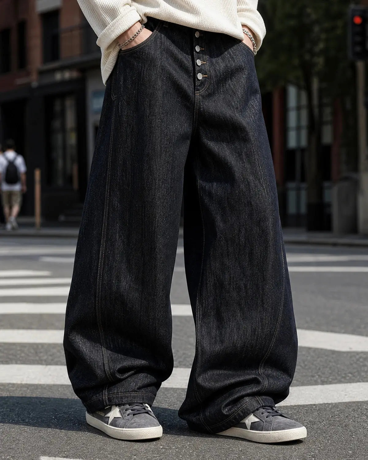 Jean baggy noir à boutons, coupe barrel – vue 8