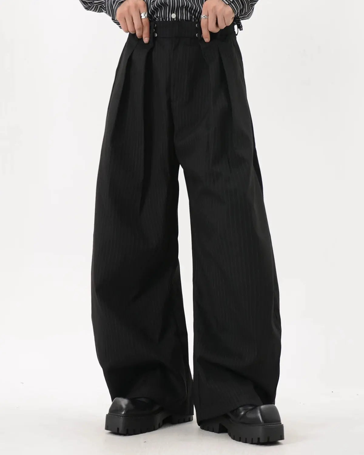 Pantalon noir à fines rayures coupe barrel – vue 5