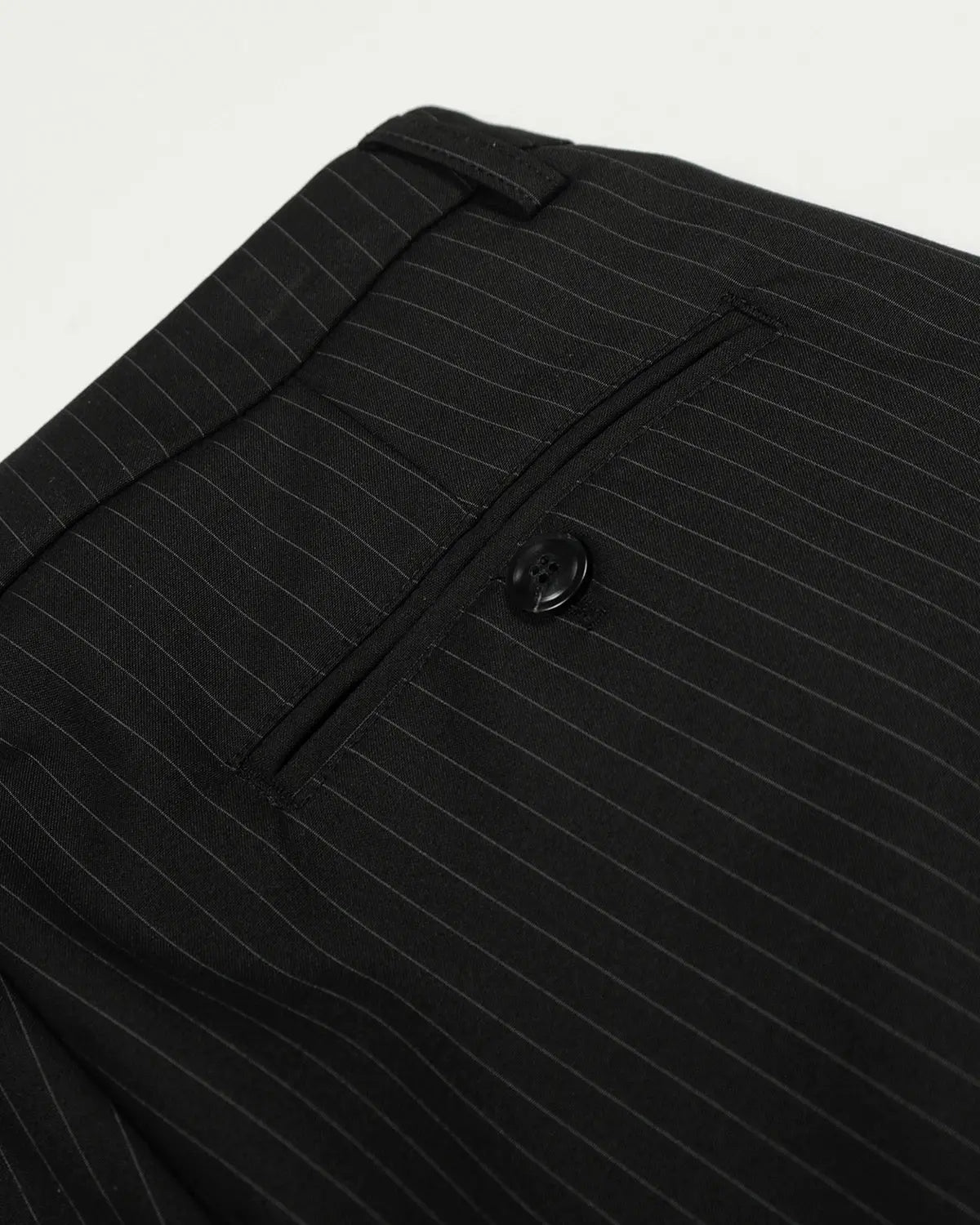 Pantalon noir à fines rayures coupe barrel – vue 8